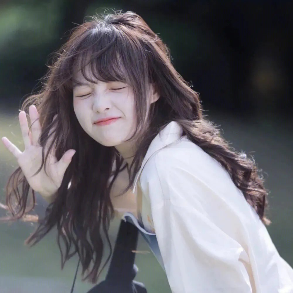 有色彩的女子